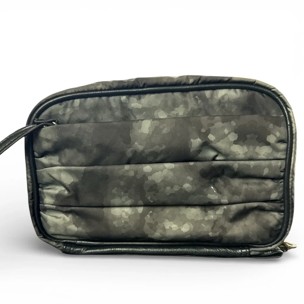Lululemon Gym Essentials Dopp Kit Deep Coal Camo Creekside Camo Makeup Travel
